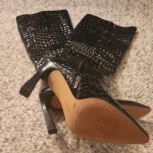 NWOB Elegant VINCE CAMUTO Black Croc-Embossed Women's Boots